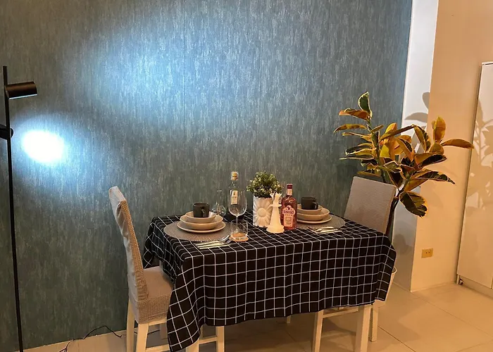 Luxent Ashen Gray Business Centre Living アパートホテル
